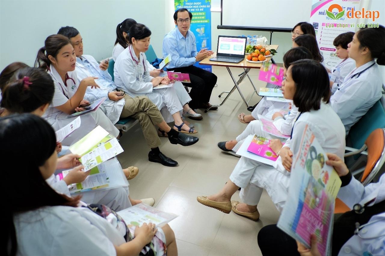 Các bác sĩ khoa Tự nguyện S cùng lắng nghe xu hướng mới trong chăm sóc sức khỏe trẻ em